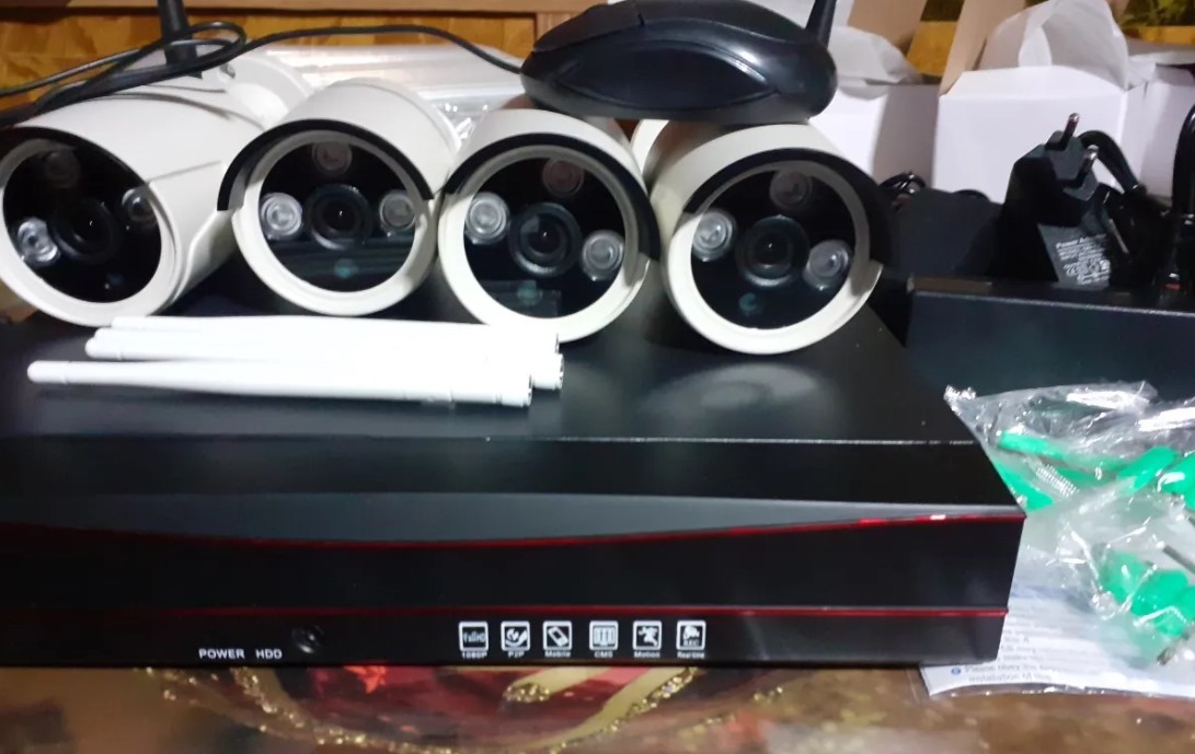 Беспроводной комплект видеонаблюдения для улицы с репитером на 4 камеры «Kvadro Vision Street - 2.0R (Lux)» - цена